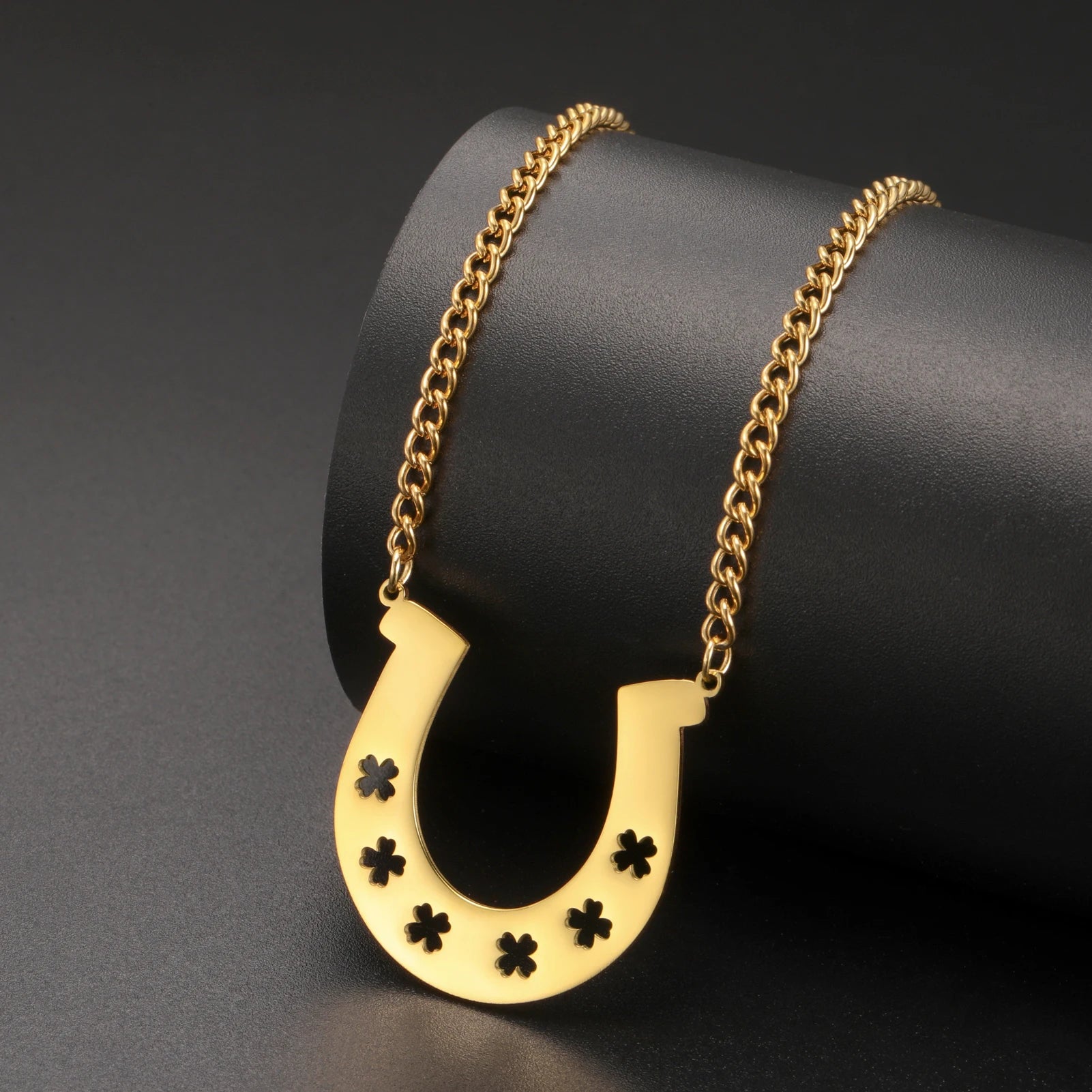 Colar Feminino Delicado e Luxuoso Trevo