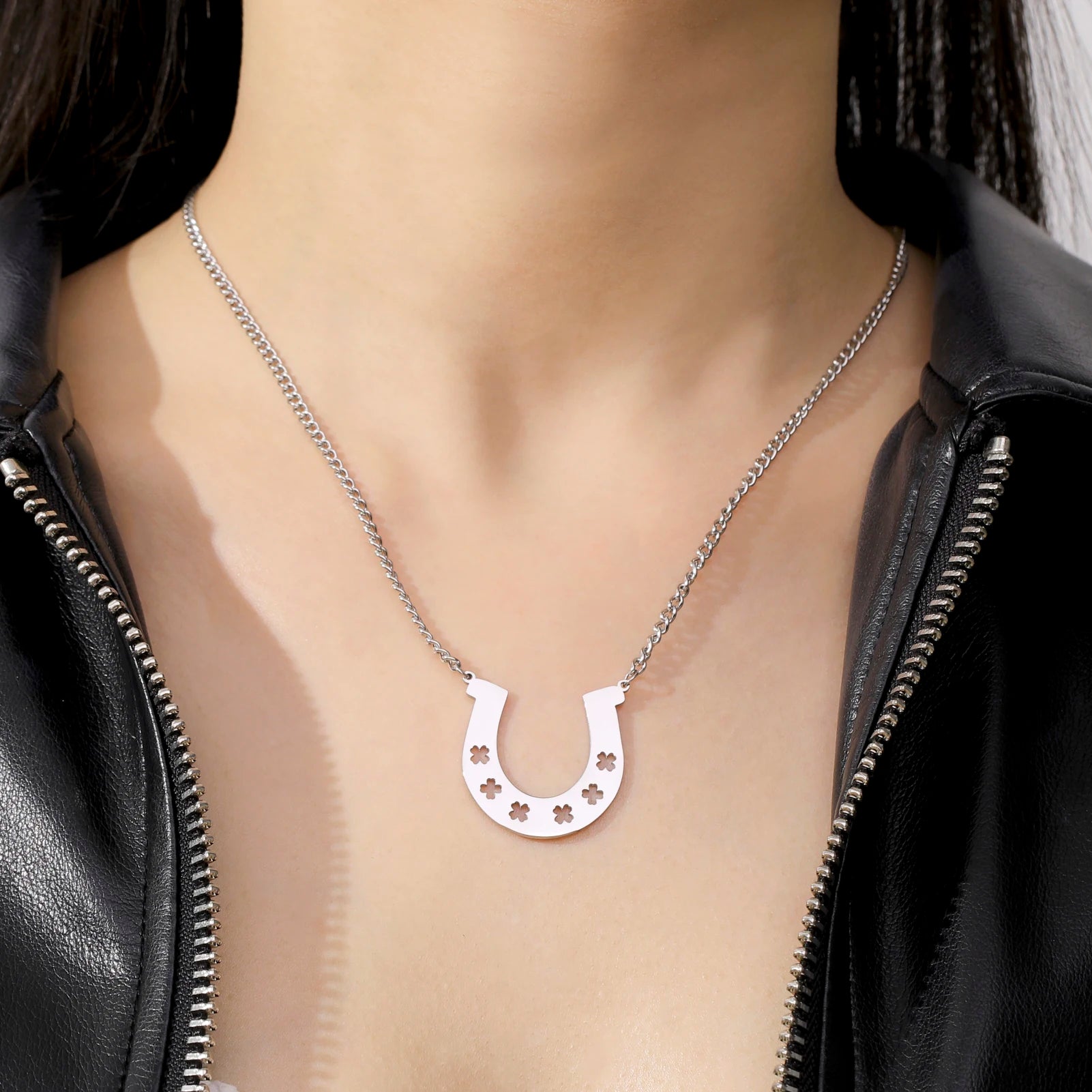 Colar Feminino Delicado e Luxuoso Trevo